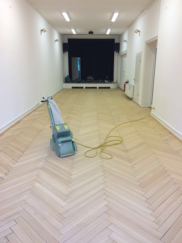 Dielen und Parkett schleifen